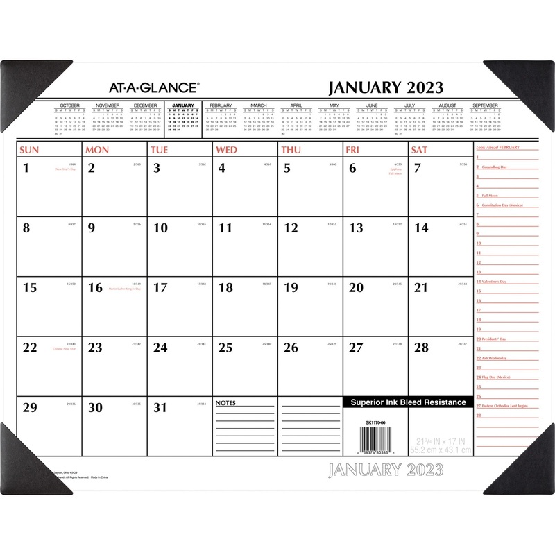 At-A-Glance Monthly Desk Pad – AAGSK117000